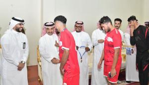 رئيس أمِّ القُرى يتوِّج فريق الكُليَّة الجامعيَّة بالجموم بطلًا لدوري كأس رئيس الجامعة.